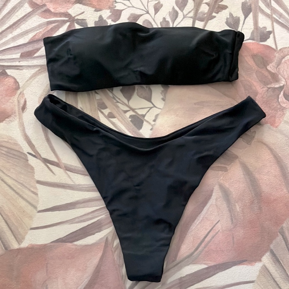 Strapless black bikini set